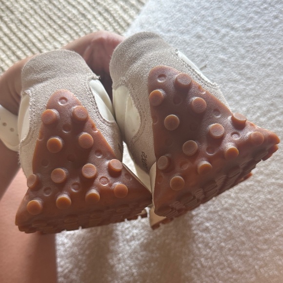 New Balance Men or Women 327 Cream and Brown Sneakers - Picture 4 of 4